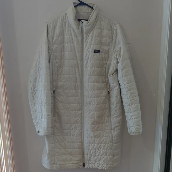 Patagonia Women's Cream Puffer Coat - Picture 2 of 7